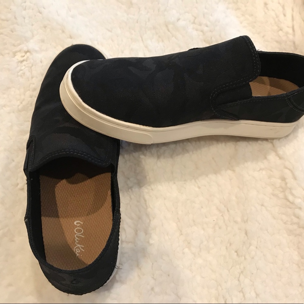 Olukai Pehuea Pa‘i Black Cammo Slip On size 7.5.  Worn twice.  My own closet.